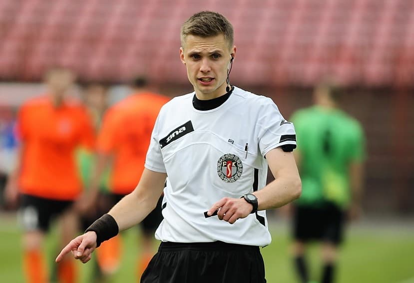 Damian Sylwestrzak sędzią głównym w spotkaniu z Puszczą